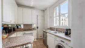 Elegant 113m2 apartment in a prestigious address in the 7th arrondissement of Paris