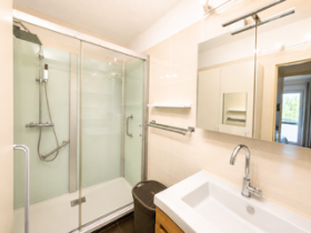 Apartment in a wooded park with secure access