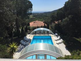 For sale villa with land and covered swimming pool