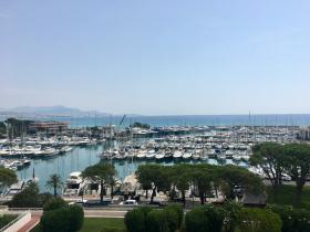 Apartment with large balcony - panoramic sea view