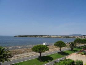 Big house with gardens in 1st line with sea view in Leucate Plage