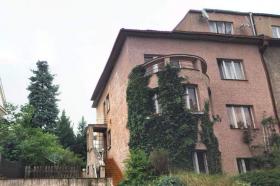 Multi-apartment house in a residential area of a prestigious locality of Prague