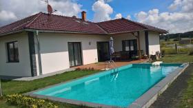 Holiday Home L-Bungalow with swimming pool