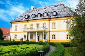 Manor House Hnojice near Olomouc