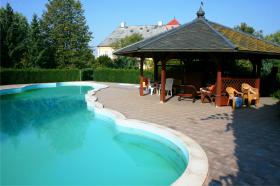 Manor House Hnojice near Olomouc