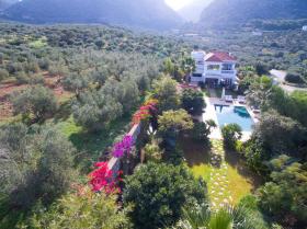 Luxury villa in Crete with sea view and mountain view