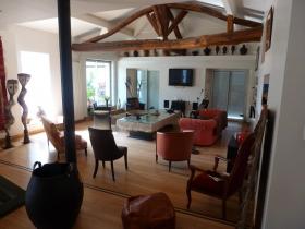 Beautiful property completely renovated with taste and quality services