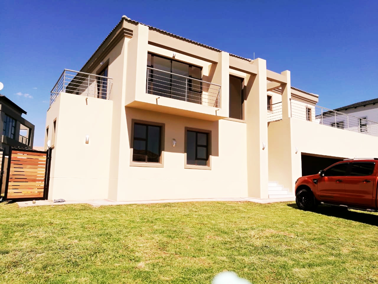 Luxury 5 bedrooms house in Blue Valley Golf Estate, Midrand, South Africa