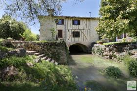 Superb watermill 277 m2, 12 rooms fully restored