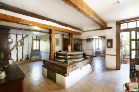 Superb watermill 277 m2, 12 rooms fully restored