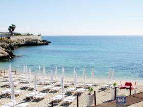 Beautiful villa in Italy, 50 metres from beach, 6 individual apartments