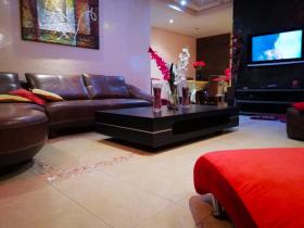 High standing apartment on the first floor
