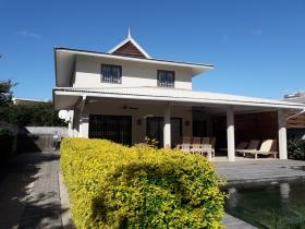 Contemporary villa near the beach Bain Boeuf