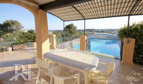 For sale 6 room villa with sea view in Saint Raphaël
