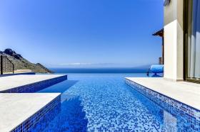 Modern villa with unique views of the ocean and the island of La Gomera