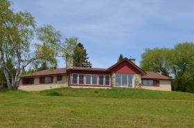 Beautiful house on a large lake in Quebec Canada