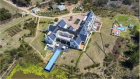 A Unique Family Country House with Unprecedented Style