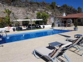 Luxury Chalet with heated swimming pool and Ocean view