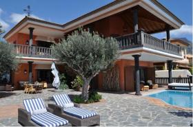 Villa El Galeon - bright and furnished mansion