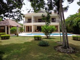Luxury golf villa 