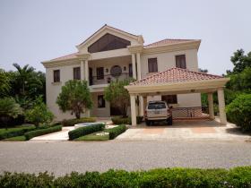 Luxury golf villa 