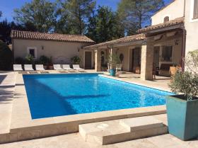 Provençal farmhouse at the top of a hill in a charming private area