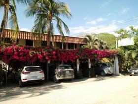 Hotel B&B in front of the beach