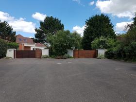 Villa on large plot located in Golf d'Etiolles Club